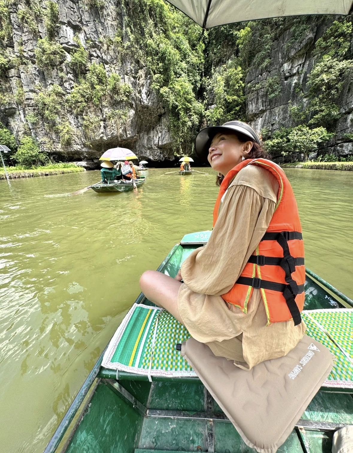 From Hanoi: Hoa Lu - Tam Coc boating - Cycling & Mua Cave visit